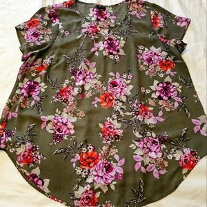 Torrid Keyhole blouse size 2